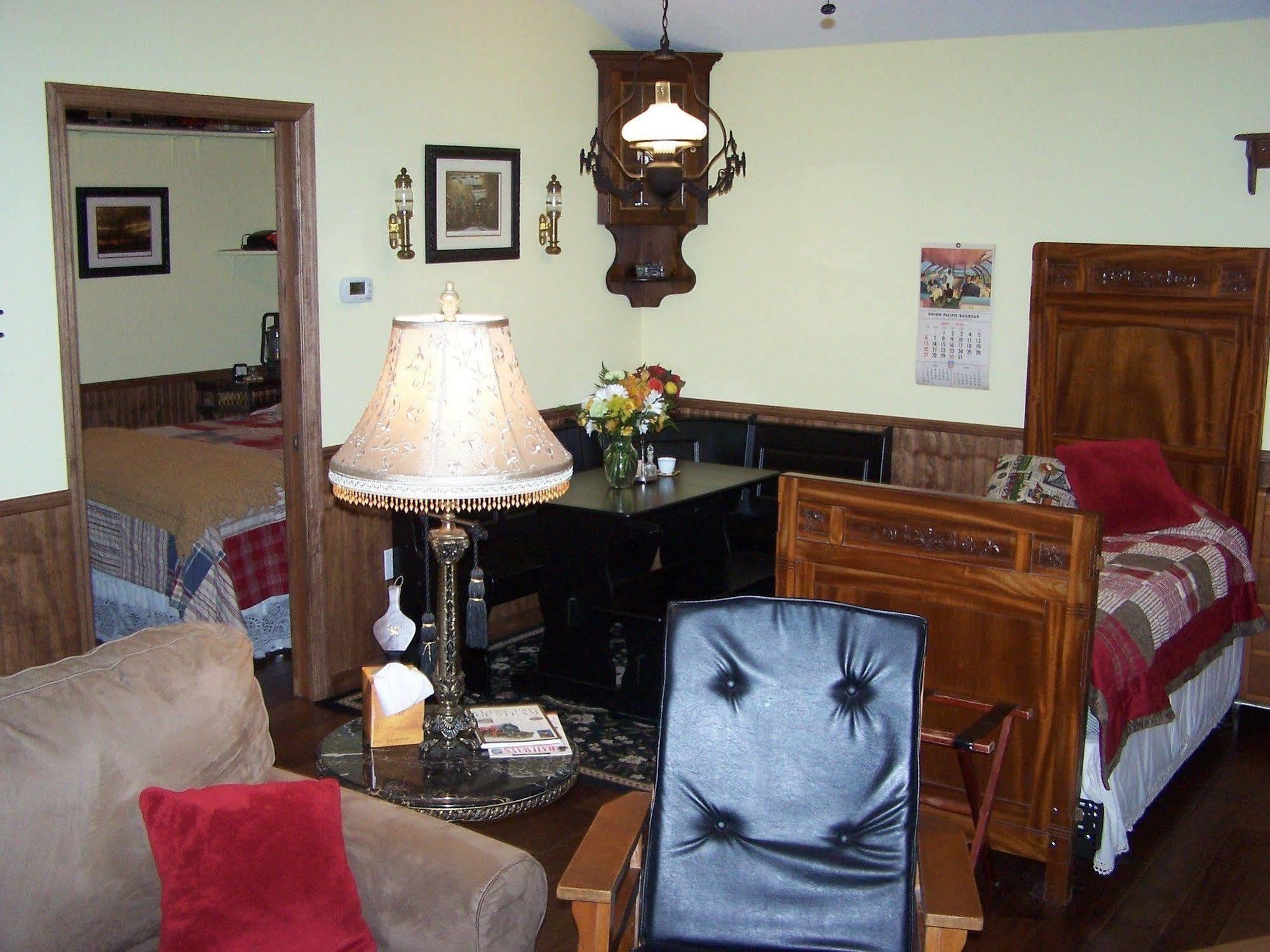 Alling House Bed And Breakfast Orange City Room photo